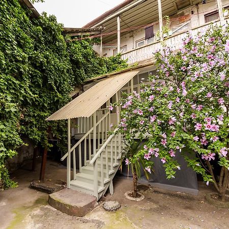 Apartment In Cozy Little Yard Tbilisi Luaran gambar